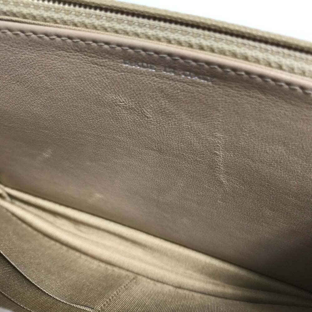 CHANEL Authentic Cream Wallet - Picture 14 of 16